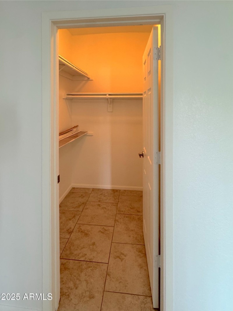 Walk in Closet Bed 1