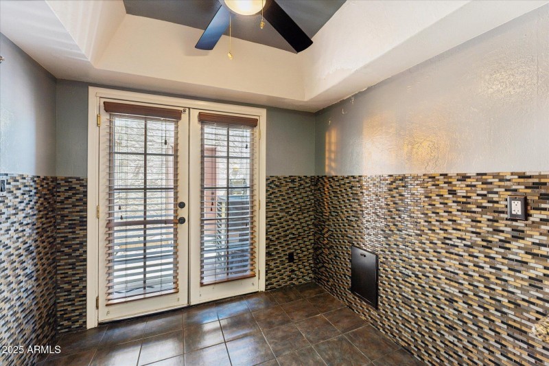 10-010-breakfast-nook