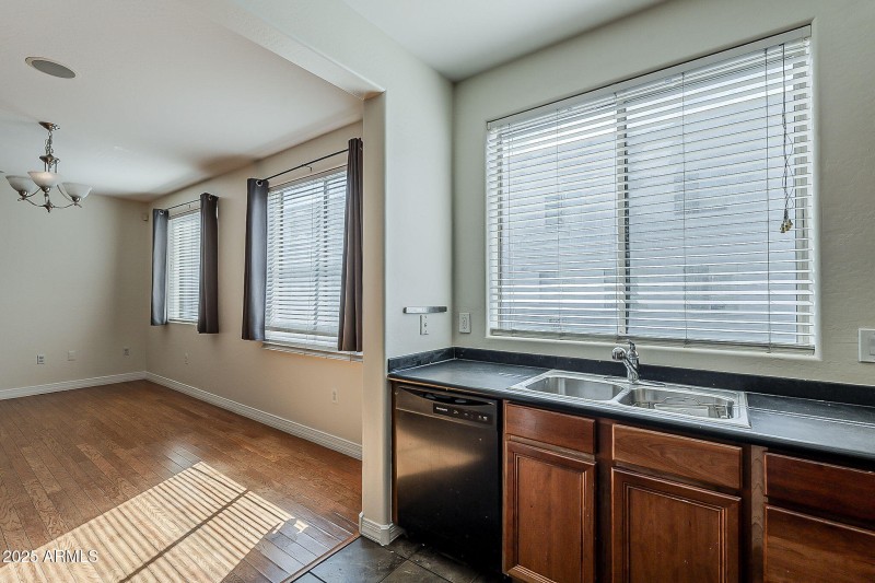 30-web-or-mls-Portland St-15