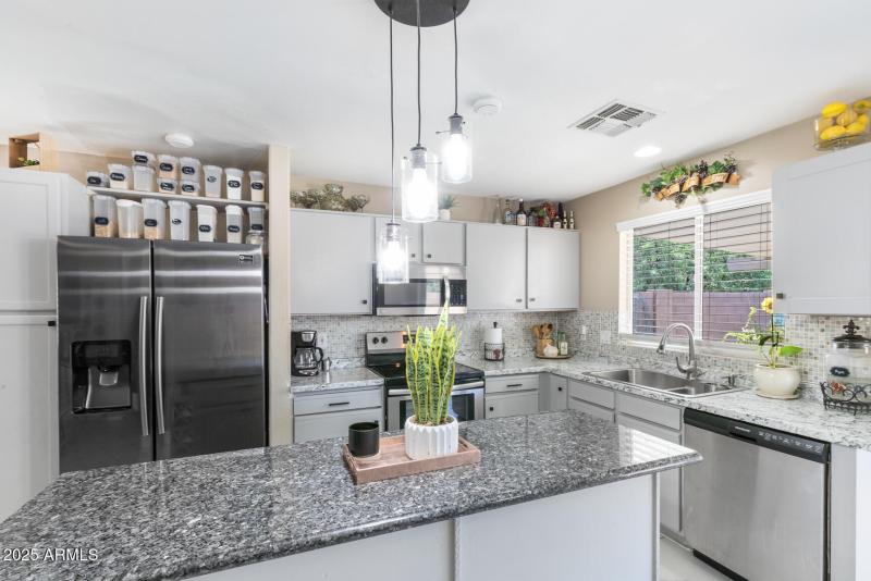 11239 W Devonshire-8