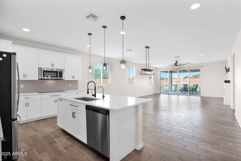 24135 Corn - 08Kitchen Great Room