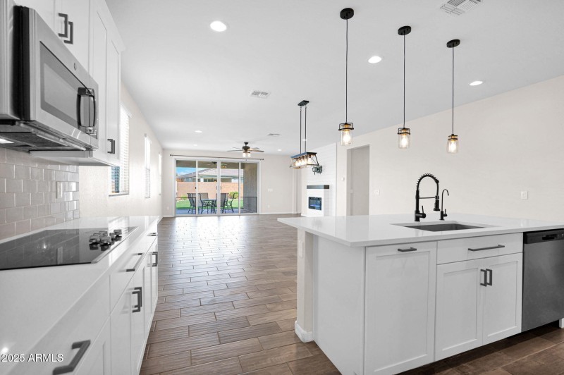 24135 Corn - 13Kitchen