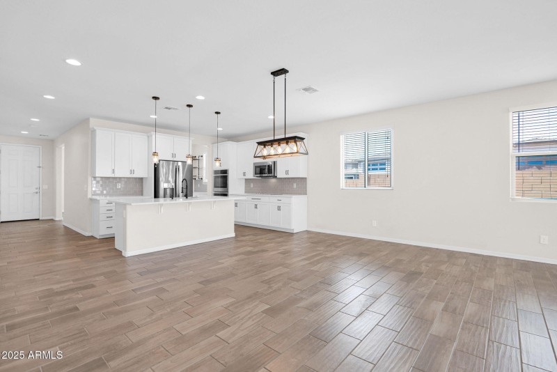 24135 Corn - 16Great Room