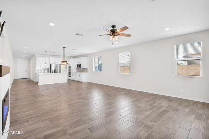 24135 Corn - 20Great Room