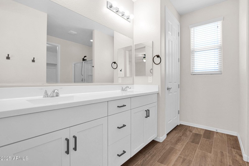 24135 Corn - 23Primary Bathroom