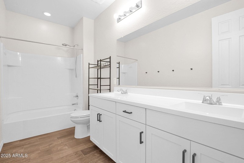 24135 Corn - 29Second Bathroom