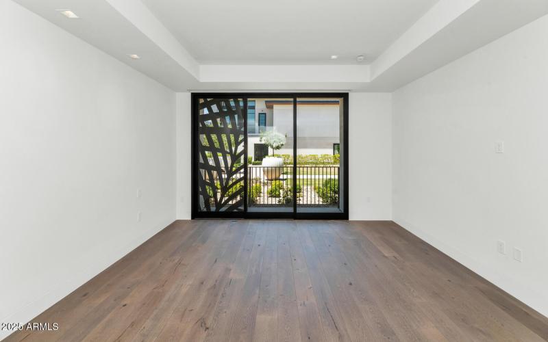 6587 N Palmeraie Blvd-large-028-046-6587