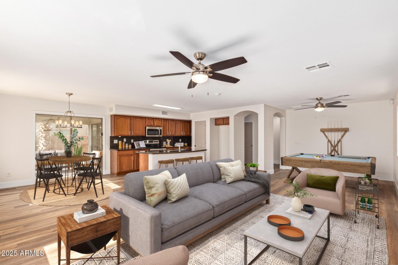 Kitchen w breakfast bar