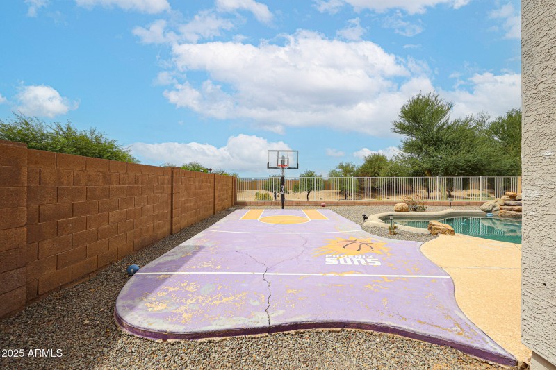 Mini-Basketball Cour