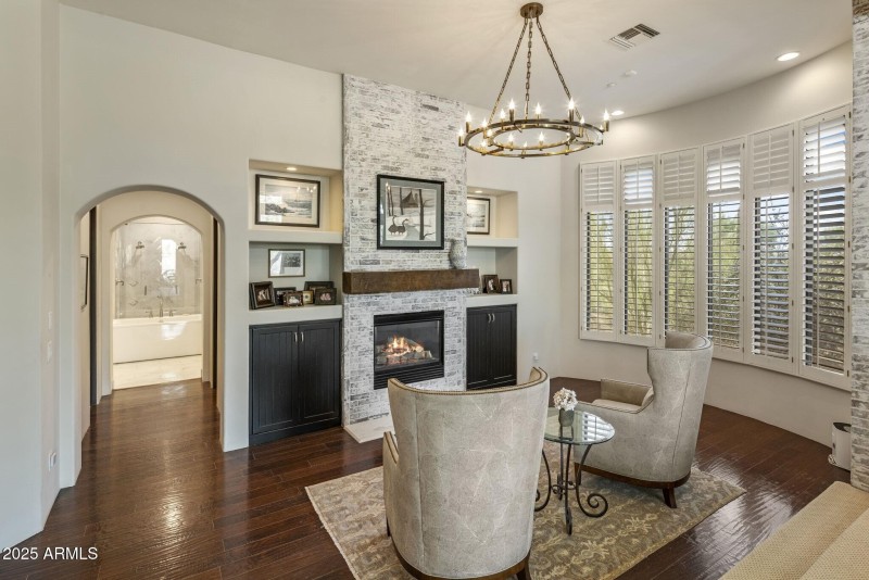 022_Primary Bedroom Sitting Area