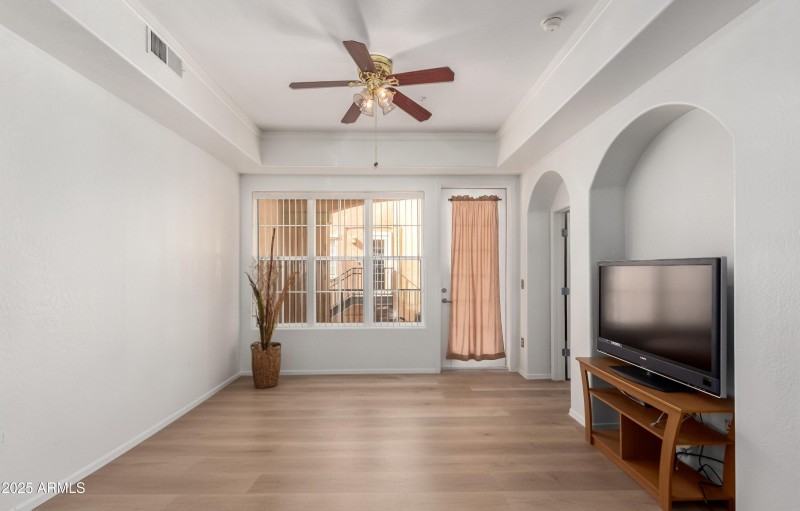 Living Room w/o Furniture