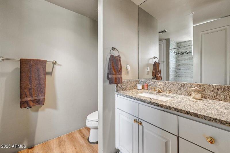 10-Guest Bathroom