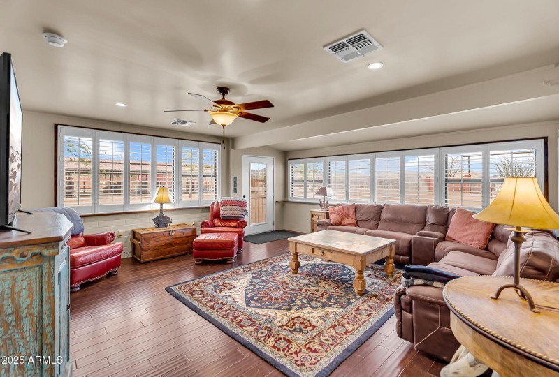 11-web-or-mls-7th Ave-11