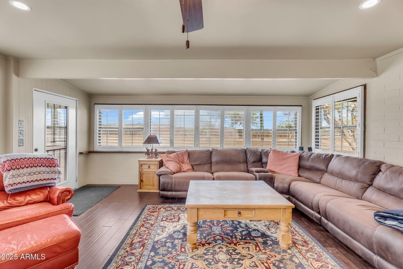 12-web-or-mls-7th Ave-12