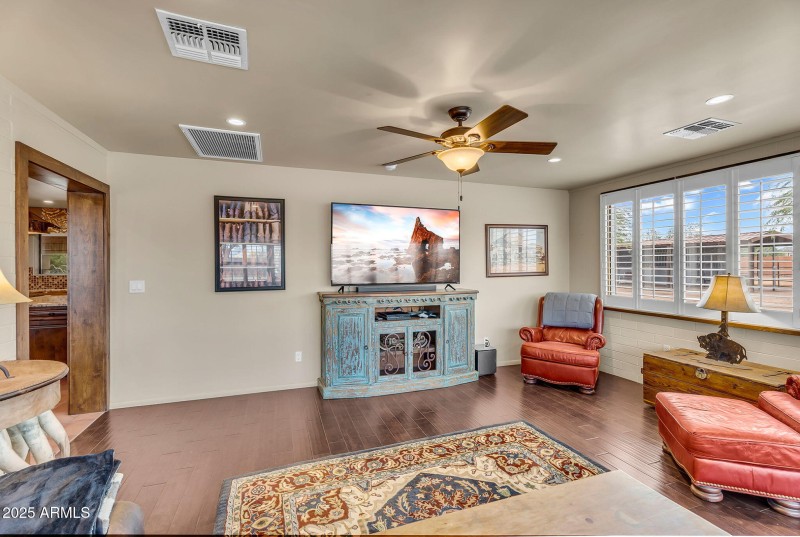 15-web-or-mls-7th Ave-15