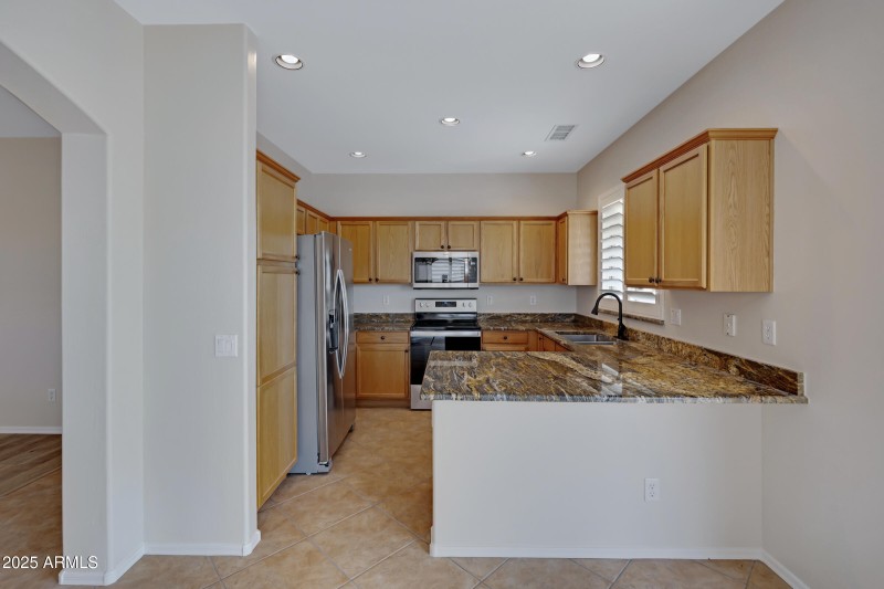 16875 W Manchester Dr-11