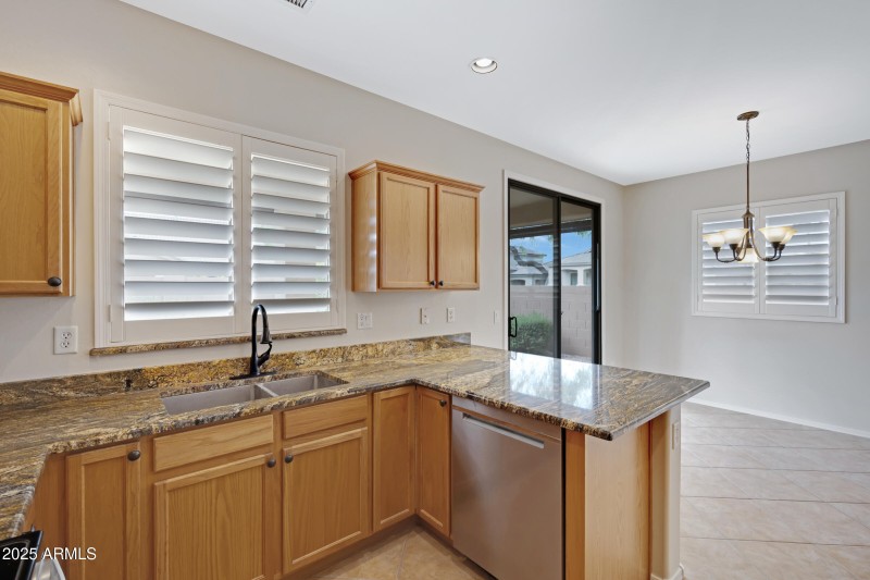 16875 W Manchester Dr-12