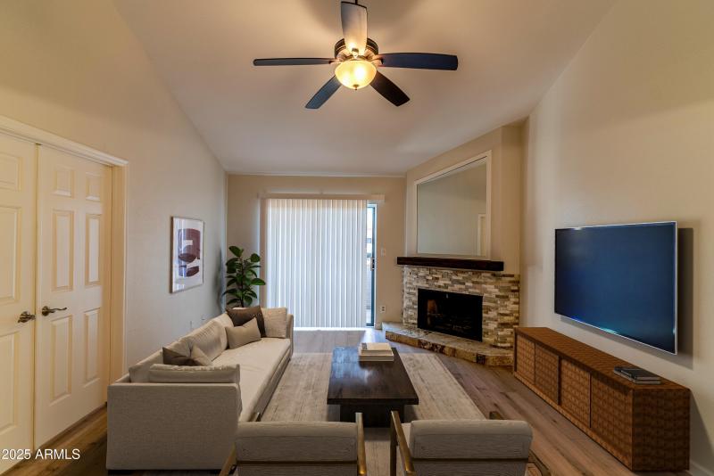 virtual_staging-06-Family Room-result-01