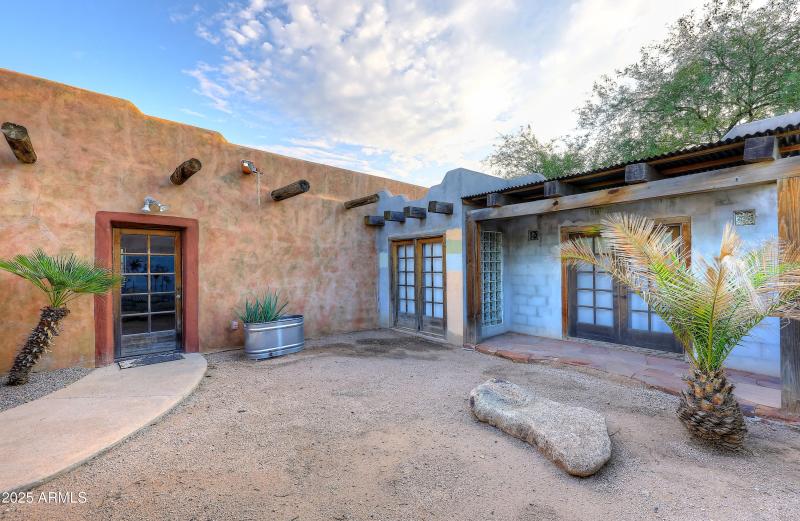 Guest House-Courtyard