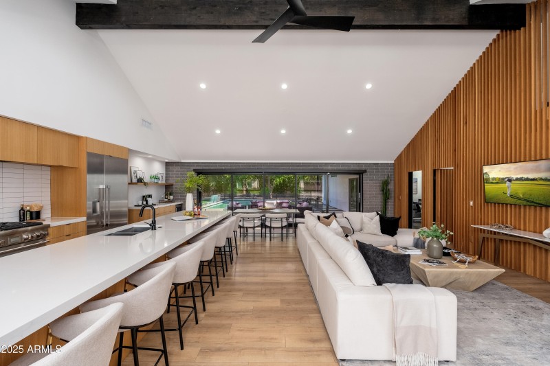 4421 E Earll Dr - 04