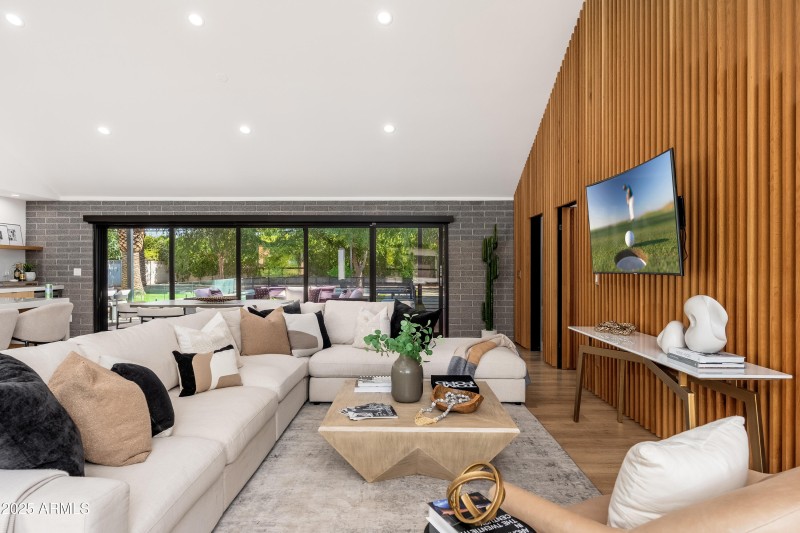 4421 E Earll Dr - 06