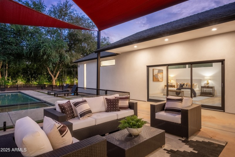 4421 E Earll Dr - 67