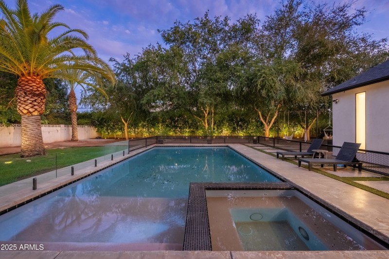 4421 E Earll Dr - 74