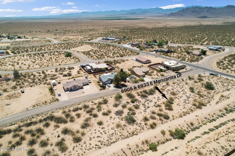 6905 & 6933 E Manzanita Dr