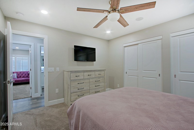 4th bedroom has Recessed Lights