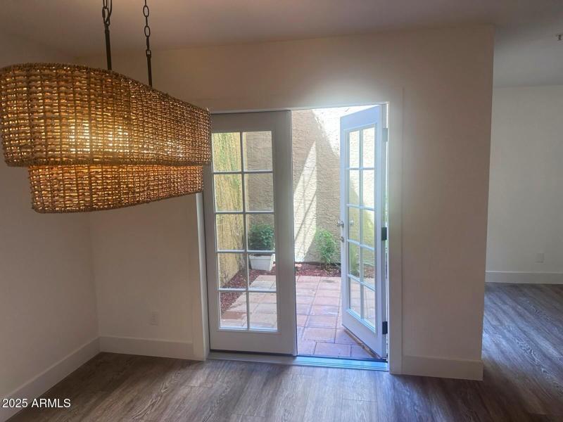 DINNING RM TO COURTYARD