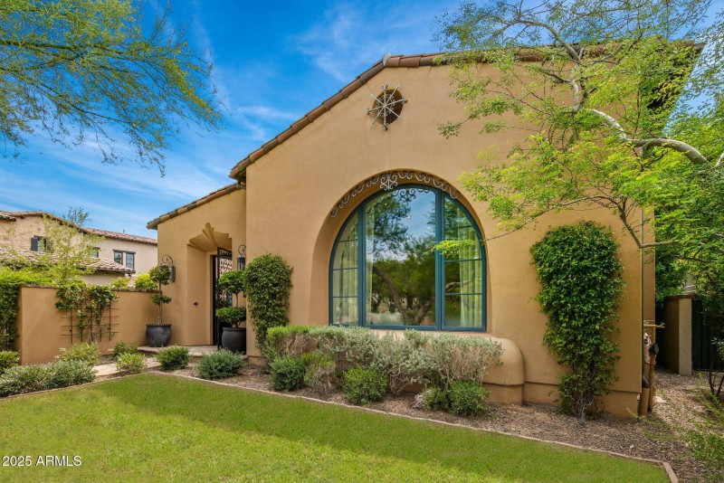 6-web-or-mls-Front Of Home