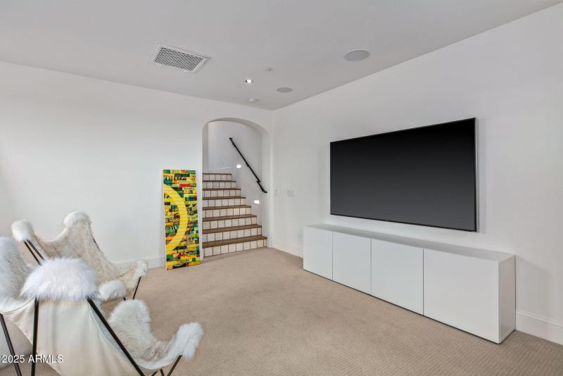 37-web-or-mls-Media ~ Bonus Room Details