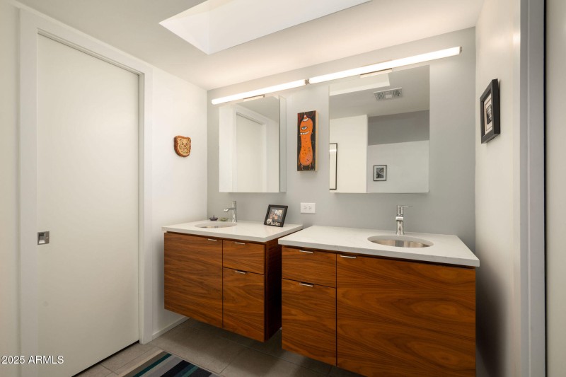 Dual Floating Vanities