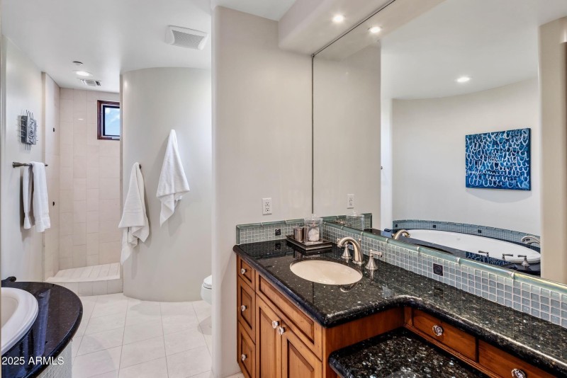 Bedroom 2 Ensuite Bath
