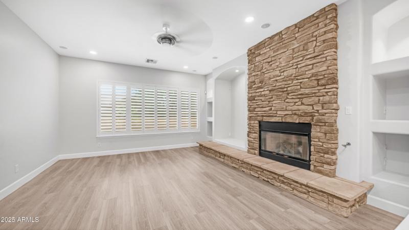 15727 W Sheridan St (6)