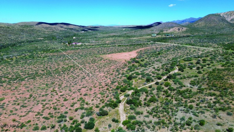 Group of 2 Objects (1)