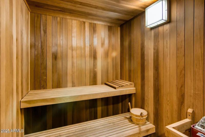 Gym -Sauna:Steam Room