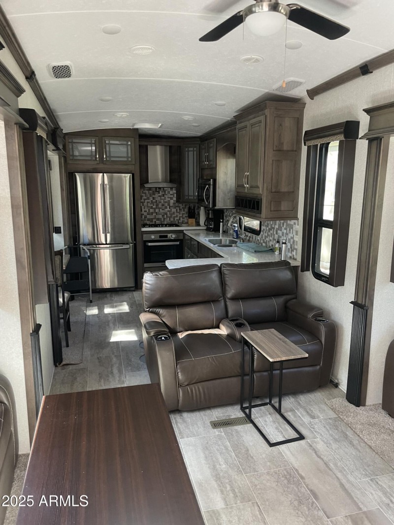 5th Wheel Kitchen Fam1