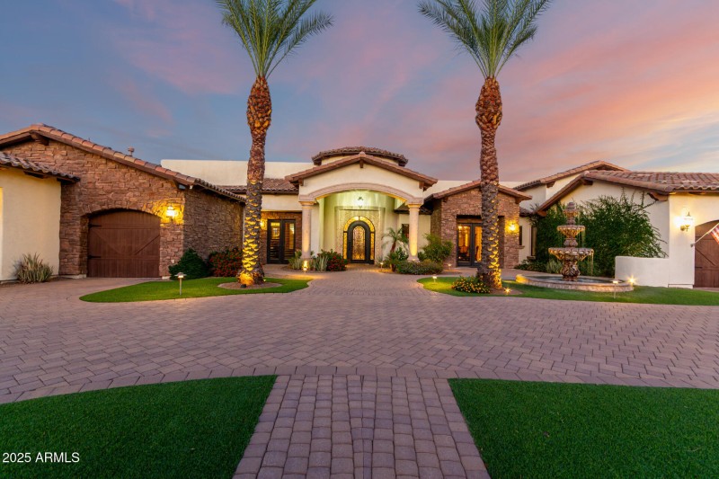 Beautiful Curb Appeal!