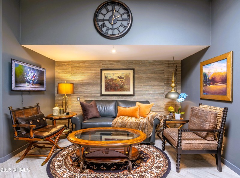 SITTING AREA OFF OF THE KICHEN