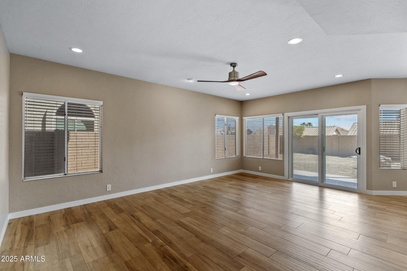 1419 W Thunderhill Dr-12