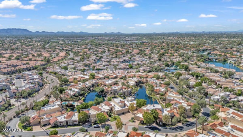 134011355674472691_134011355639615069_DJ