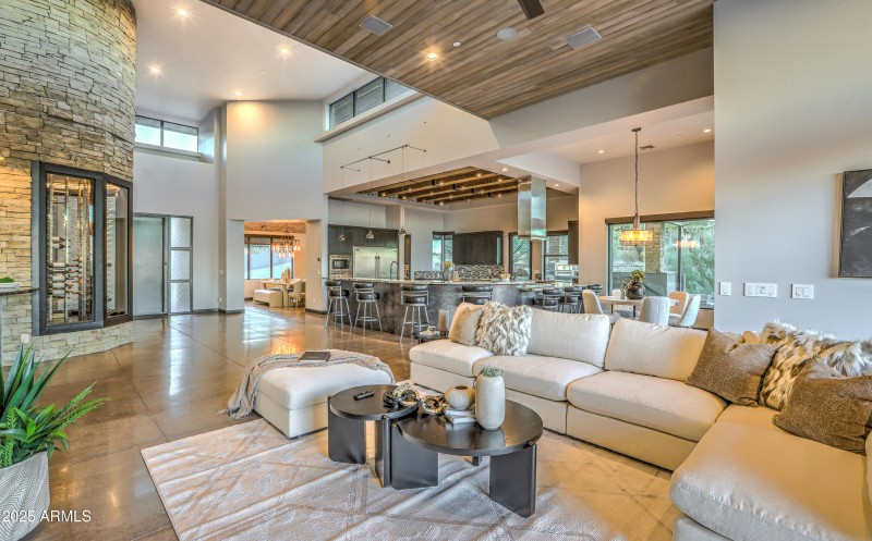 Great Rm toward entry