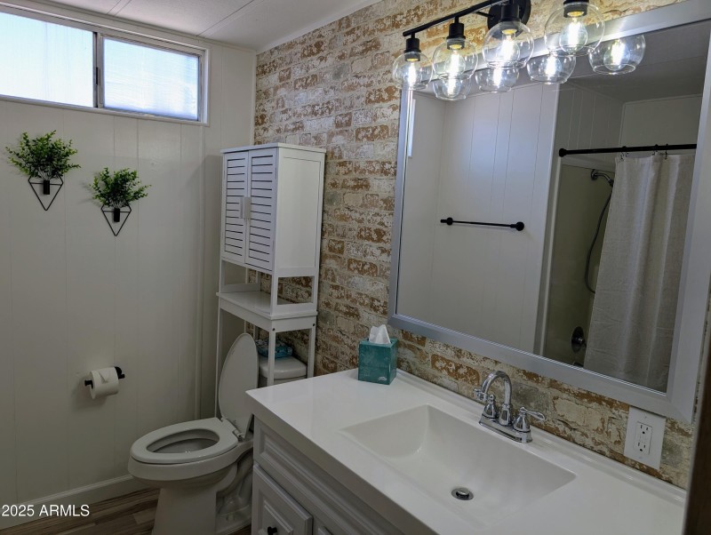 28- Bathroom close-up