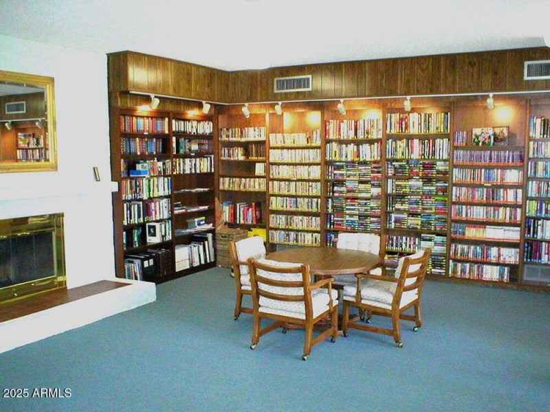 Casa Del Sol West Library