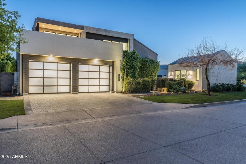 6917 E Cactus Wren Road