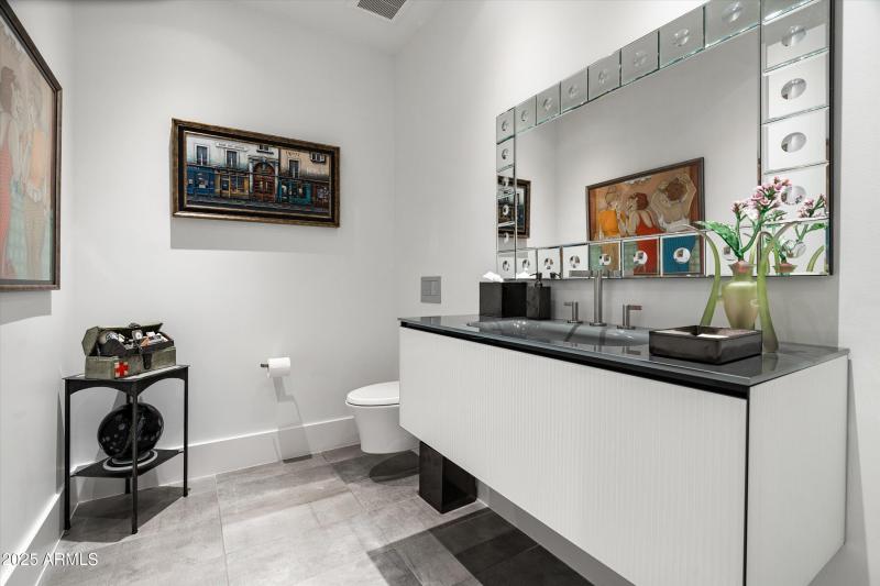 Main level powder bath