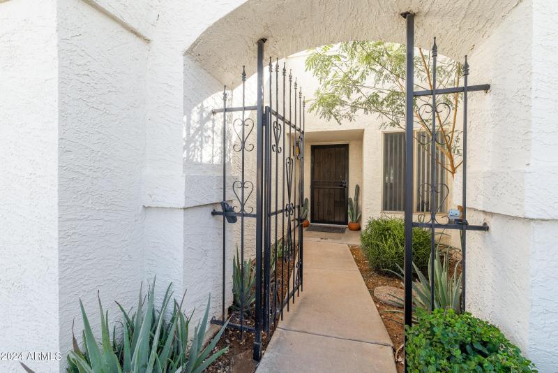 Exterior Front Entry