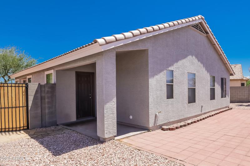 014-photo-rear-view-11247338