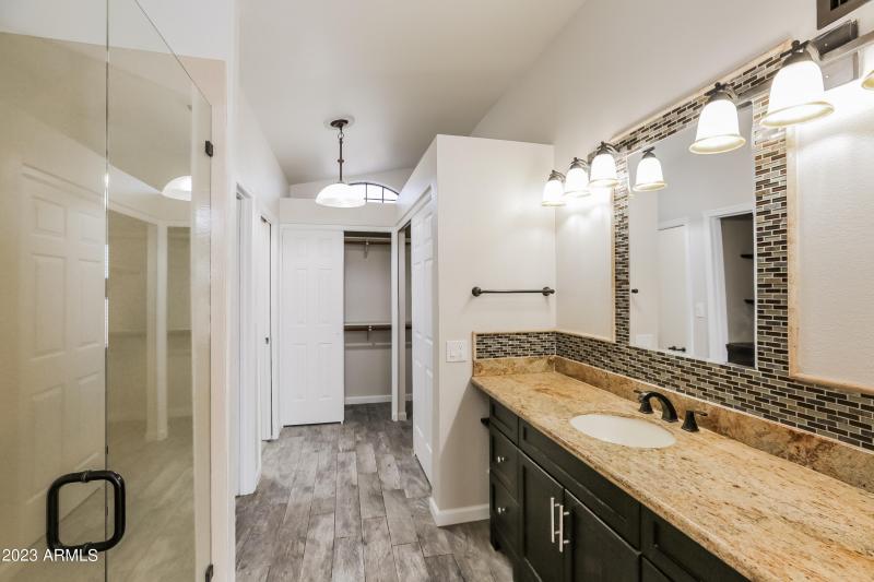 025-photo-primary-bathroom-13364418